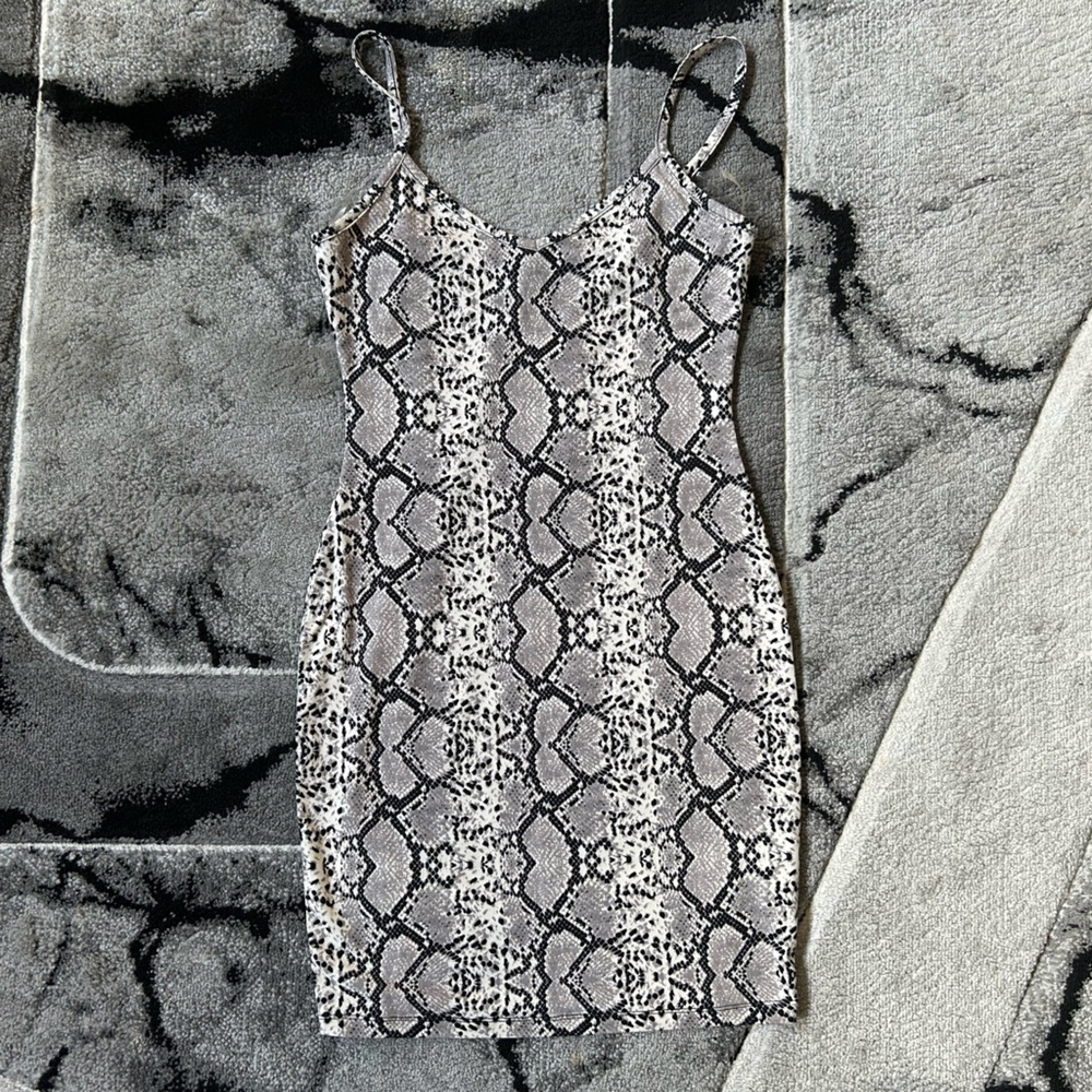 Source Unknown Black and White Snake Print Mini Dress
